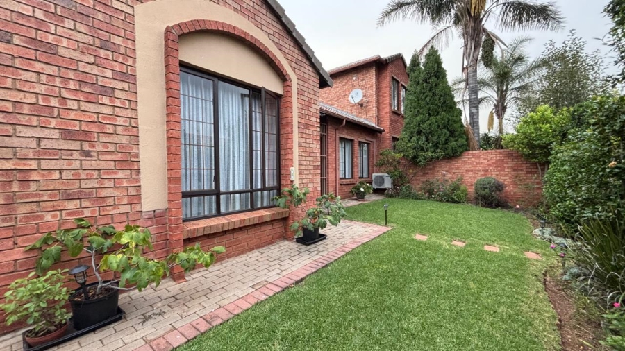 4 Bedroom Property for Sale in Eco Park Gauteng