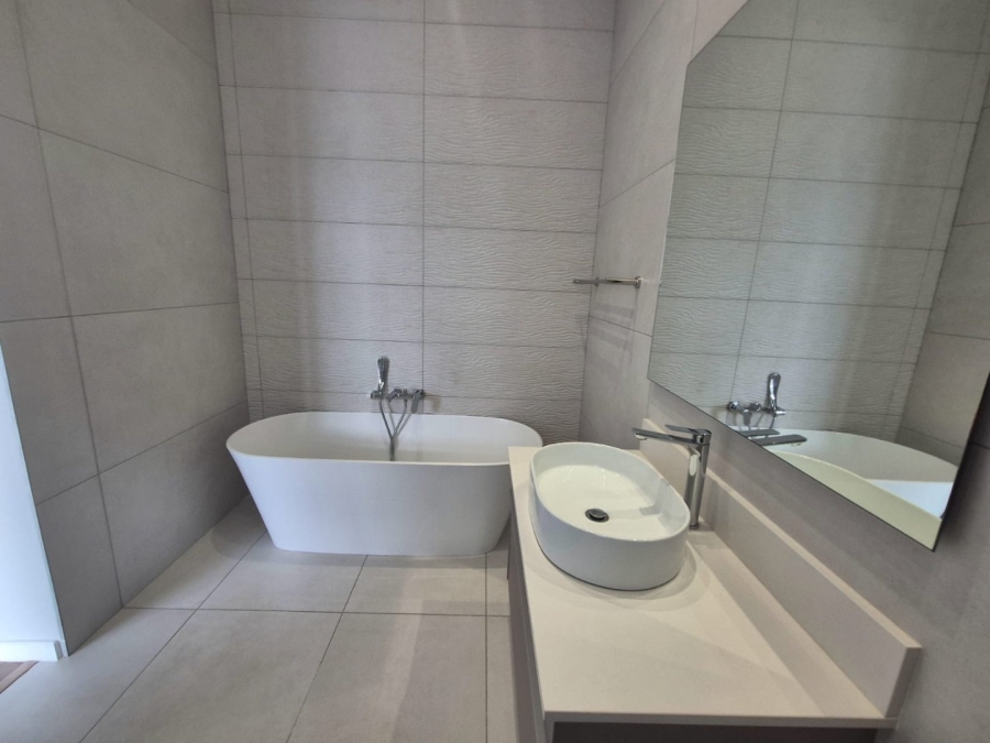 To Let 6 Bedroom Property for Rent in Waterfall Country Estate Gauteng