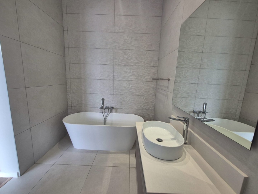 To Let 6 Bedroom Property for Rent in Waterfall Country Estate Gauteng