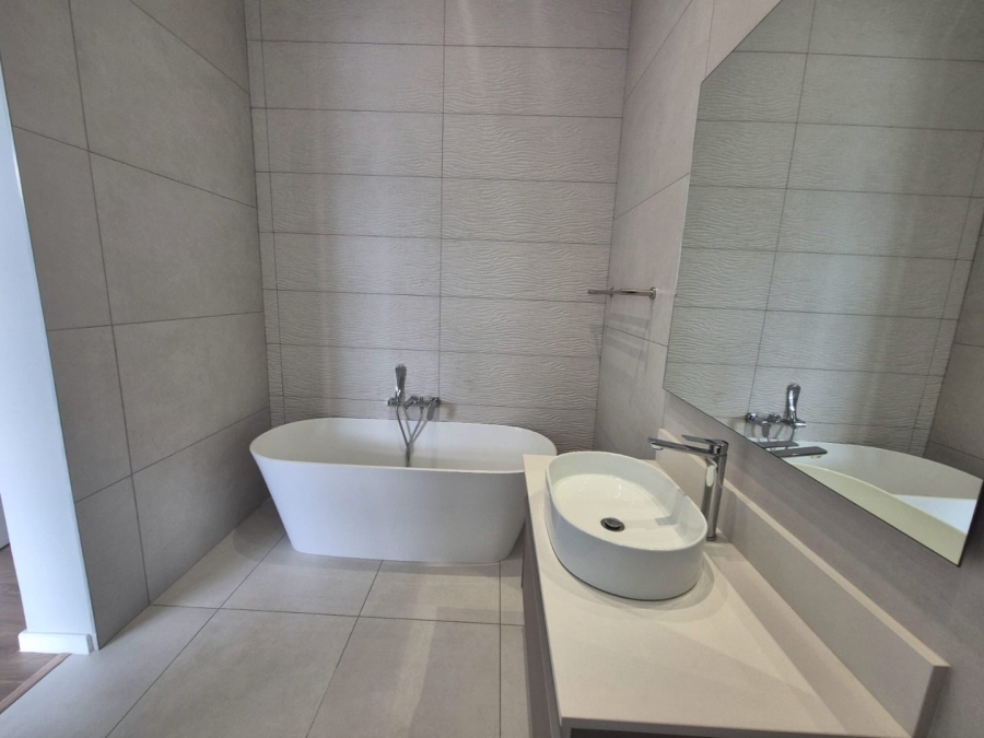 To Let 6 Bedroom Property for Rent in Waterfall Country Estate Gauteng