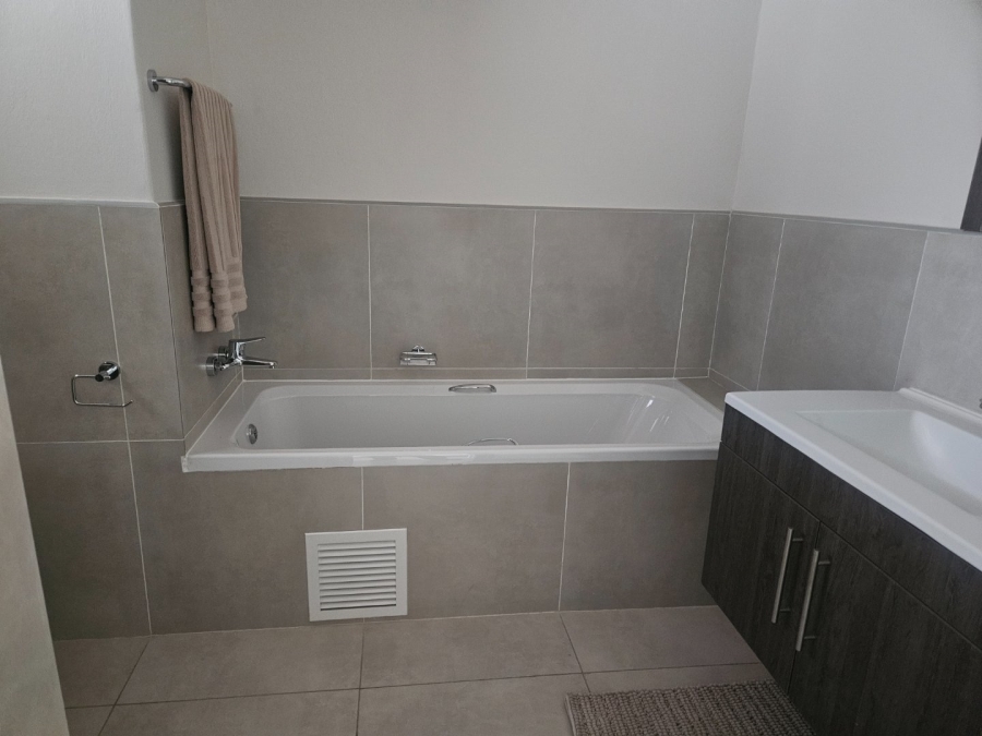 4 Bedroom Property for Sale in Crystal Park Gauteng