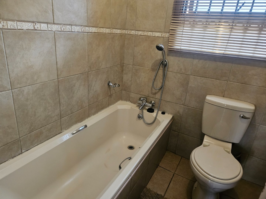 4 Bedroom Property for Sale in Crystal Park Gauteng