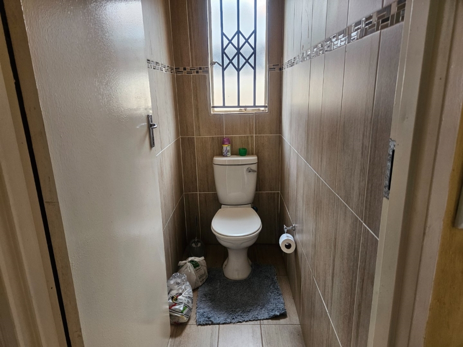 4 Bedroom Property for Sale in Crystal Park Gauteng