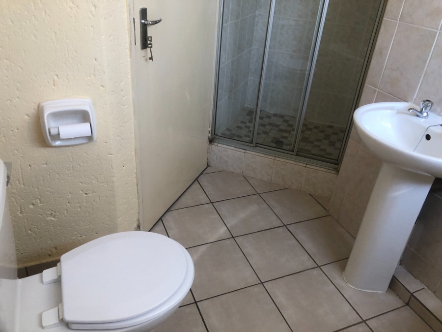 2 Bedroom Property for Sale in Bromhof Gauteng