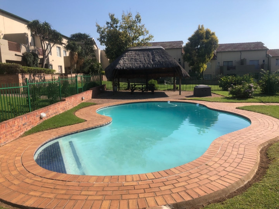 2 Bedroom Property for Sale in Bromhof Gauteng