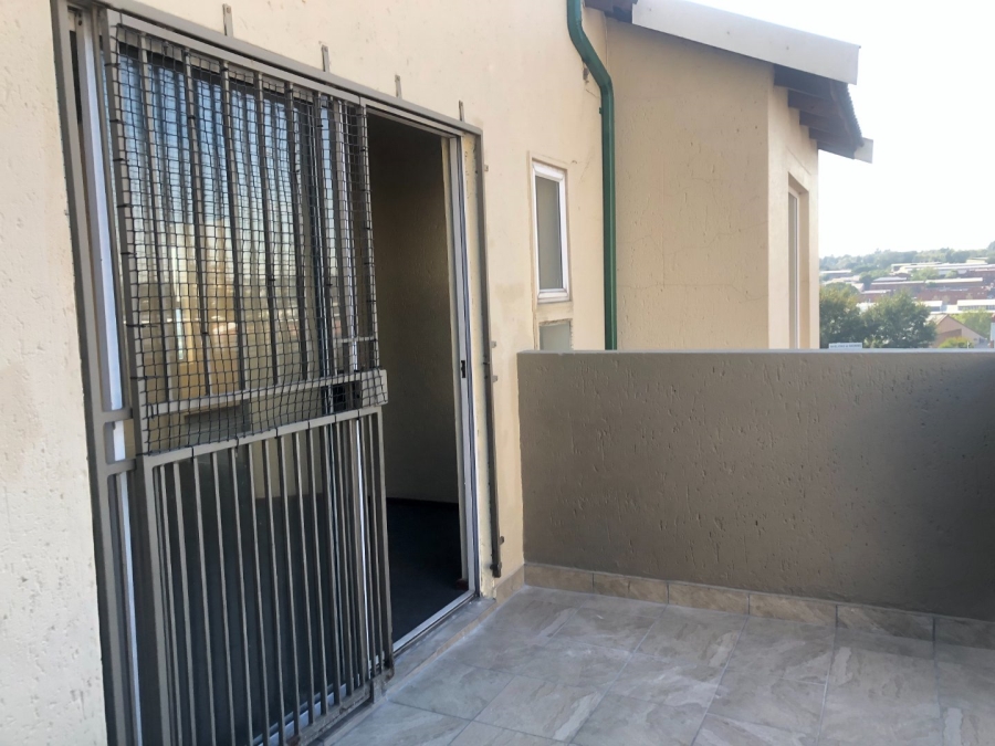2 Bedroom Property for Sale in Bromhof Gauteng