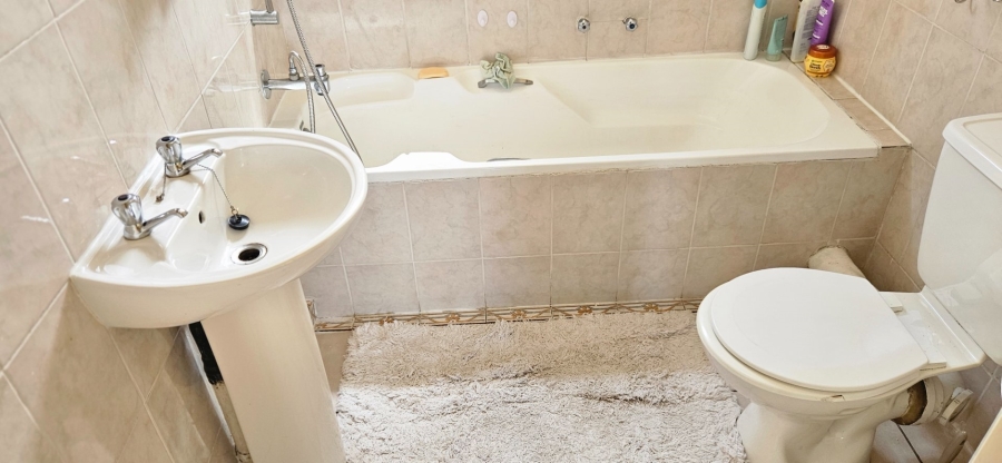 2 Bedroom Property for Sale in Bromhof Gauteng