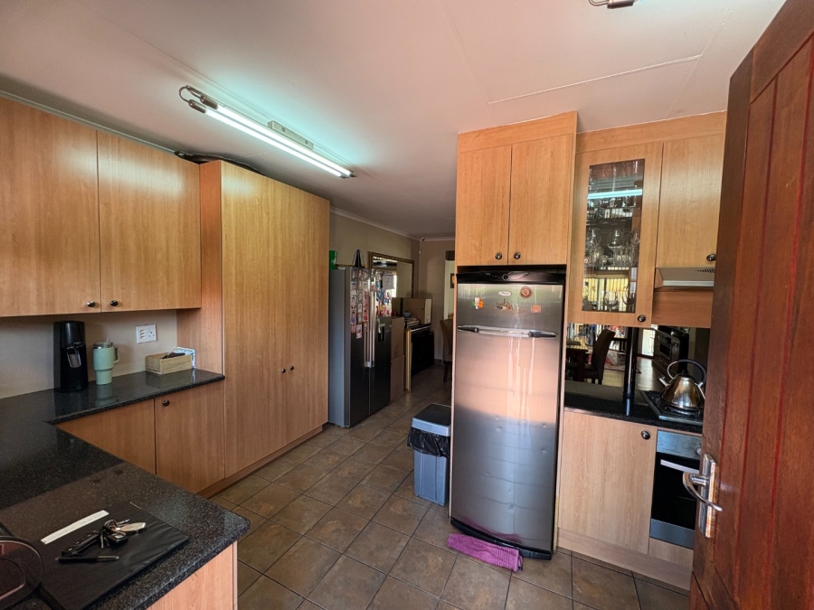 5 Bedroom Property for Sale in Garsfontein Gauteng