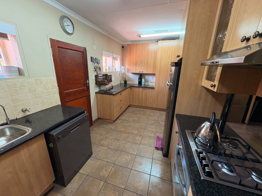 5 Bedroom Property for Sale in Garsfontein Gauteng