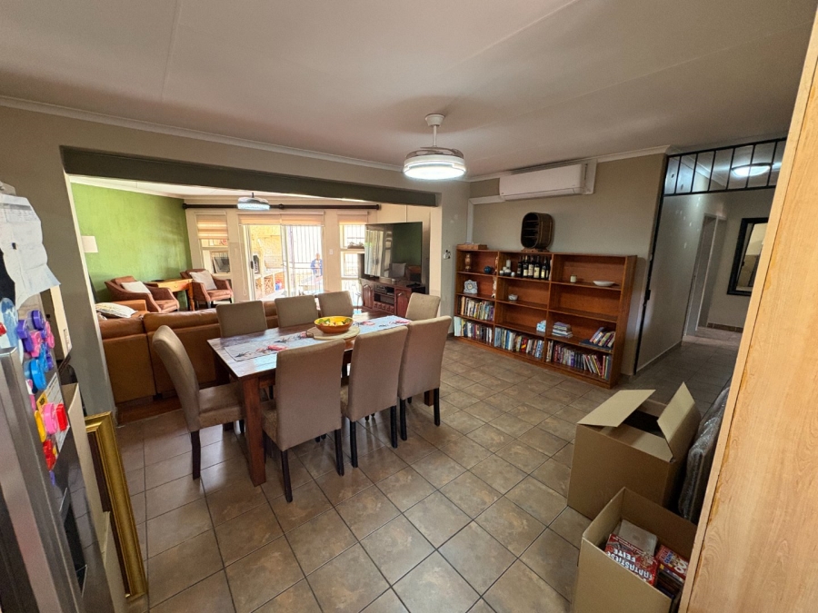 5 Bedroom Property for Sale in Garsfontein Gauteng