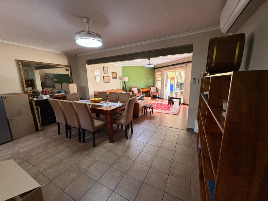 5 Bedroom Property for Sale in Garsfontein Gauteng