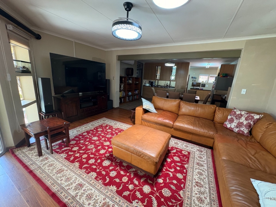 5 Bedroom Property for Sale in Garsfontein Gauteng