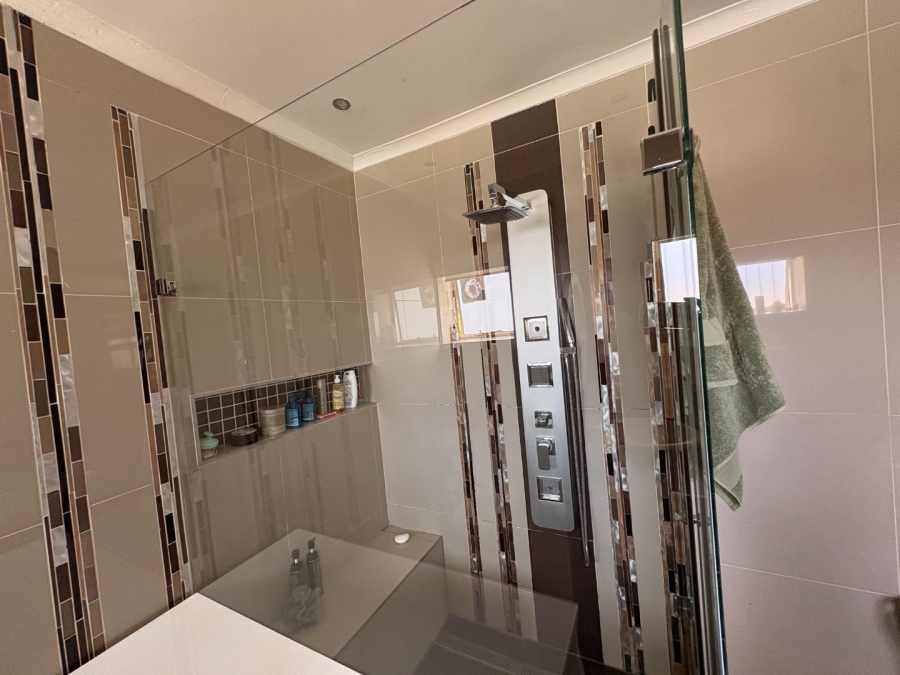 5 Bedroom Property for Sale in Garsfontein Gauteng