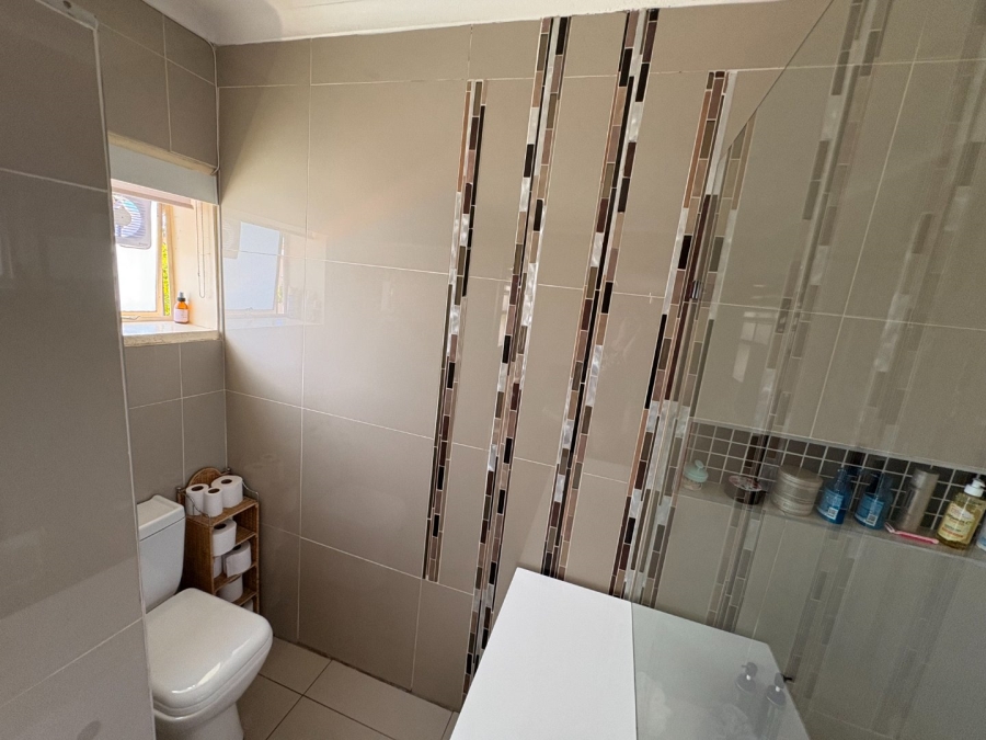 5 Bedroom Property for Sale in Garsfontein Gauteng