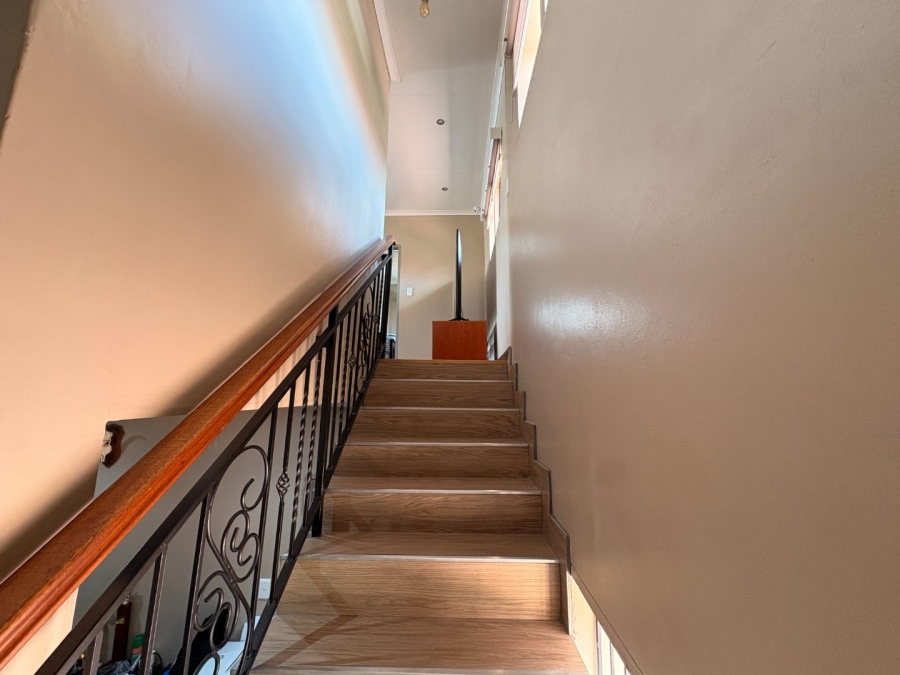 5 Bedroom Property for Sale in Garsfontein Gauteng