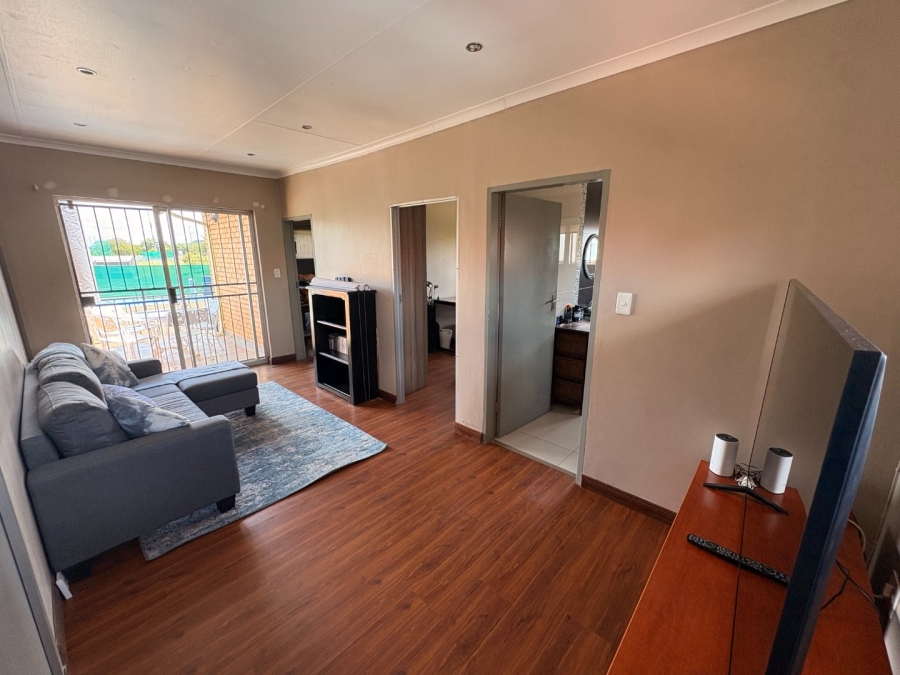 5 Bedroom Property for Sale in Garsfontein Gauteng
