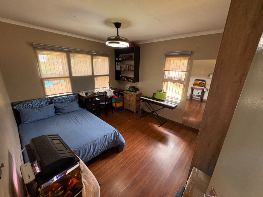 5 Bedroom Property for Sale in Garsfontein Gauteng