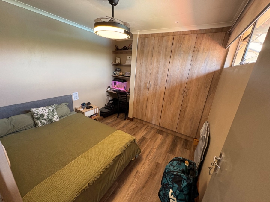 5 Bedroom Property for Sale in Garsfontein Gauteng