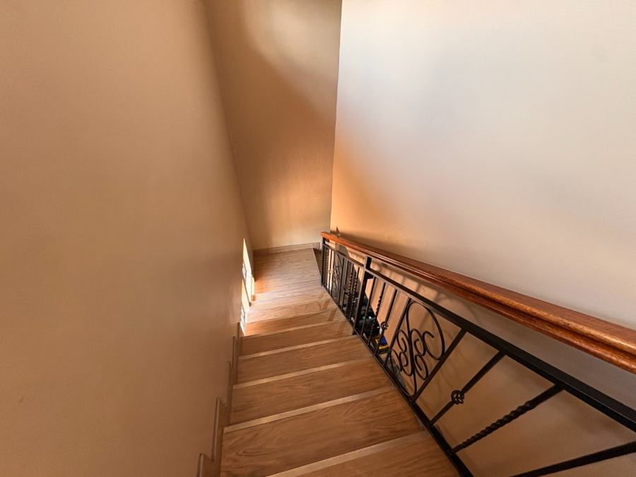 5 Bedroom Property for Sale in Garsfontein Gauteng