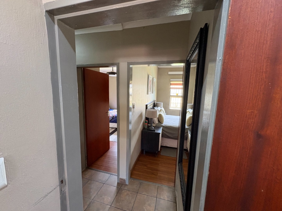 5 Bedroom Property for Sale in Garsfontein Gauteng