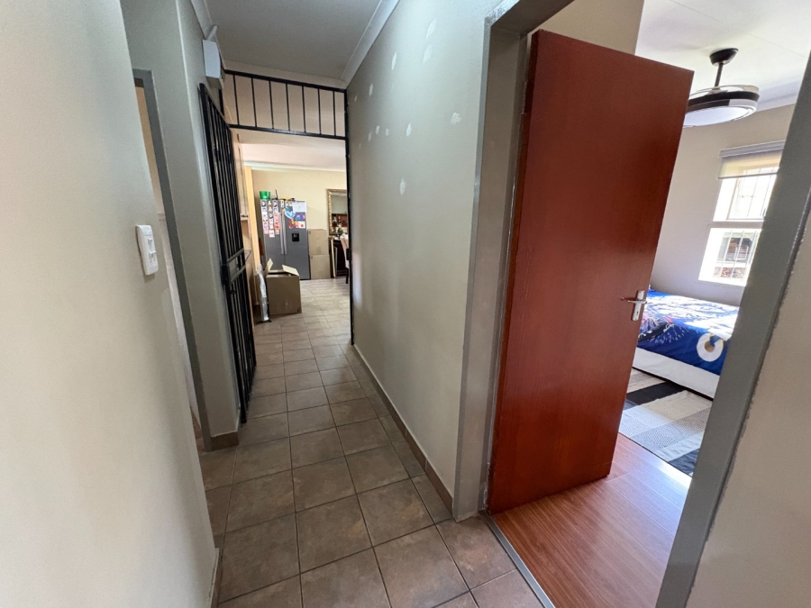 5 Bedroom Property for Sale in Garsfontein Gauteng