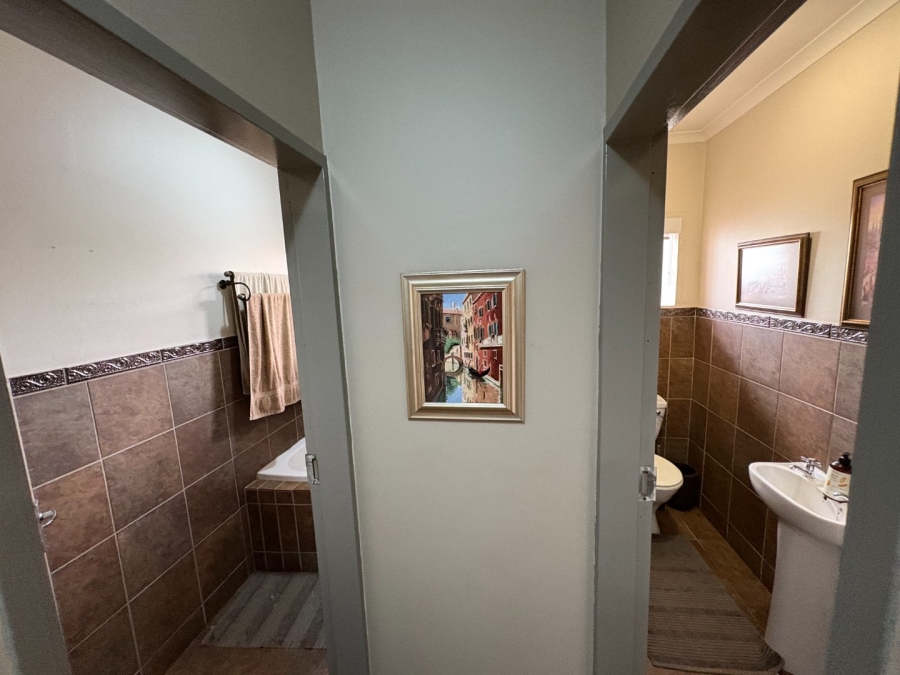 5 Bedroom Property for Sale in Garsfontein Gauteng