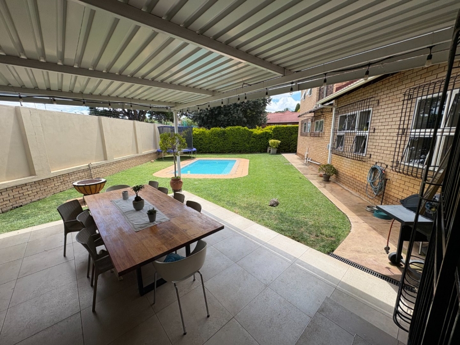 5 Bedroom Property for Sale in Garsfontein Gauteng