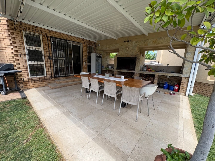 5 Bedroom Property for Sale in Garsfontein Gauteng