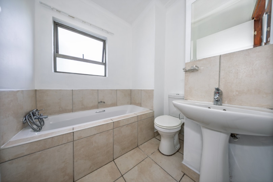 2 Bedroom Property for Sale in Greenstone Hill Gauteng