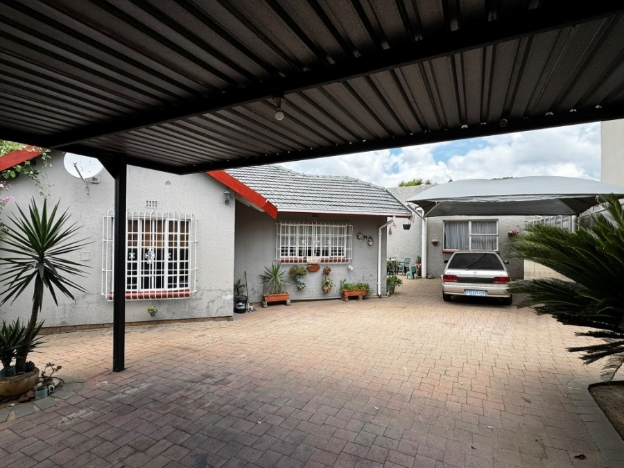 4 Bedroom Property for Sale in Birchleigh Gauteng