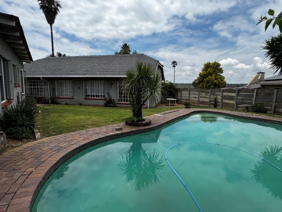4 Bedroom Property for Sale in Birchleigh Gauteng