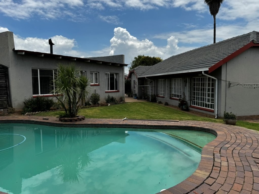 4 Bedroom Property for Sale in Birchleigh Gauteng