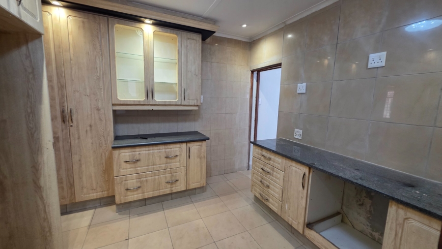 To Let 2 Bedroom Property for Rent in Laudium Gauteng