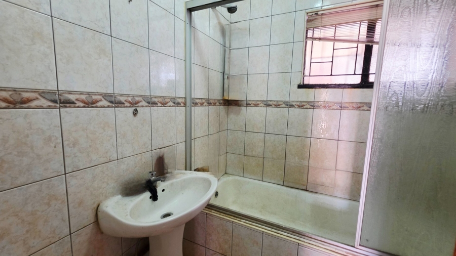 To Let 2 Bedroom Property for Rent in Laudium Gauteng
