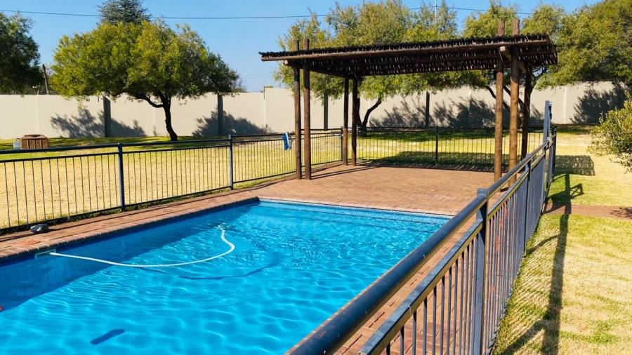 To Let 2 Bedroom Property for Rent in Jackal Creek Golf Estate Gauteng