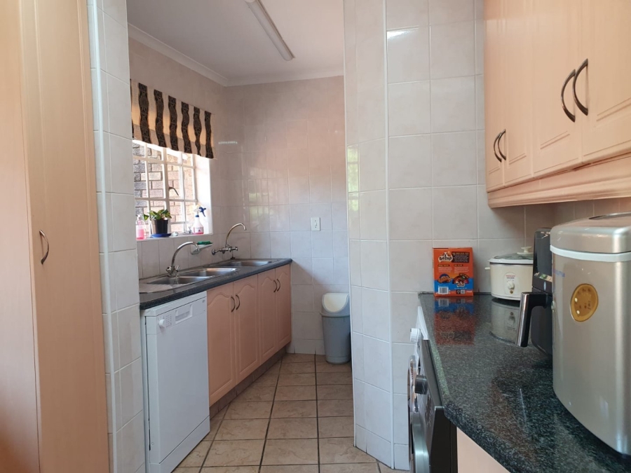 4 Bedroom Property for Sale in Dowerglen Ext 2 Gauteng