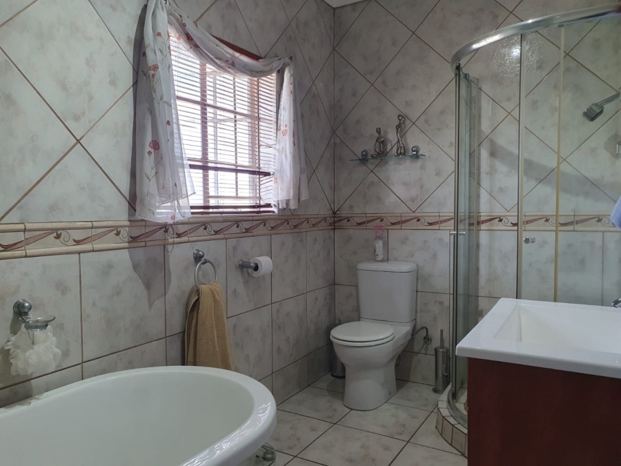 4 Bedroom Property for Sale in Dowerglen Ext 2 Gauteng
