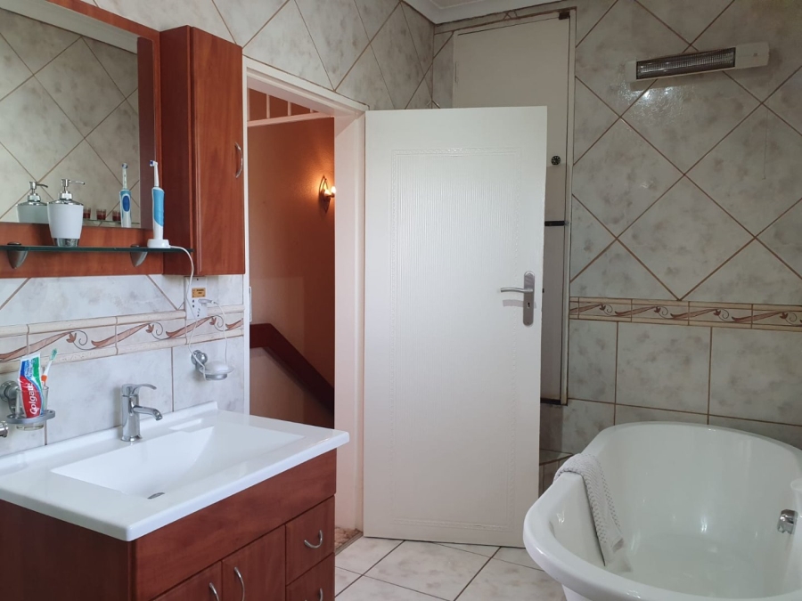 4 Bedroom Property for Sale in Dowerglen Ext 2 Gauteng