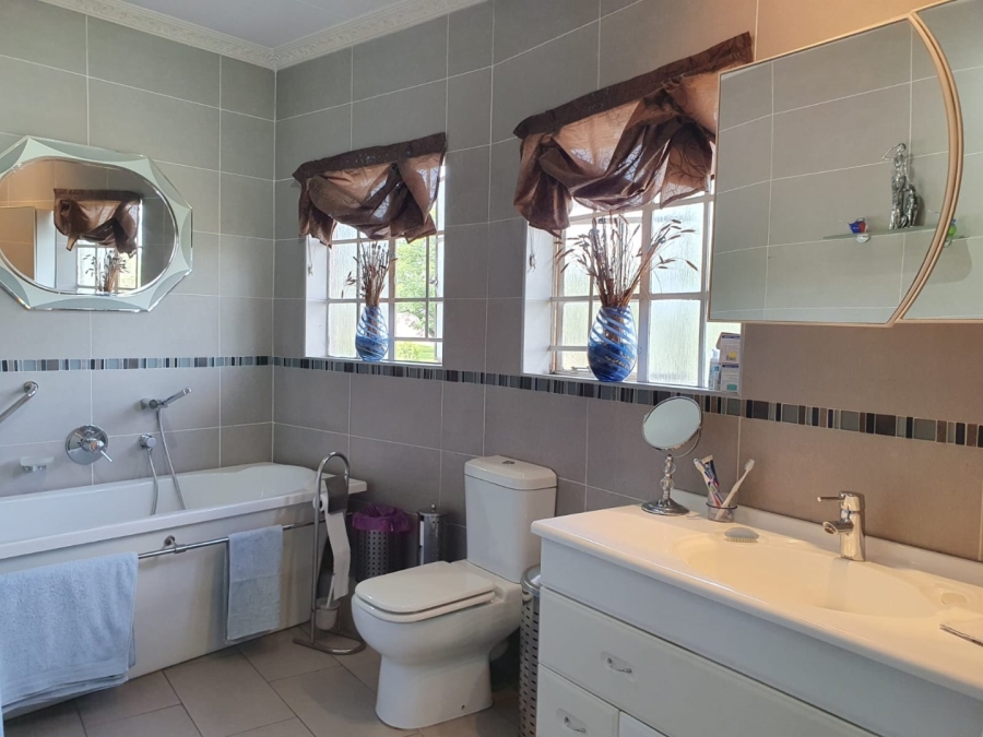 4 Bedroom Property for Sale in Dowerglen Ext 2 Gauteng