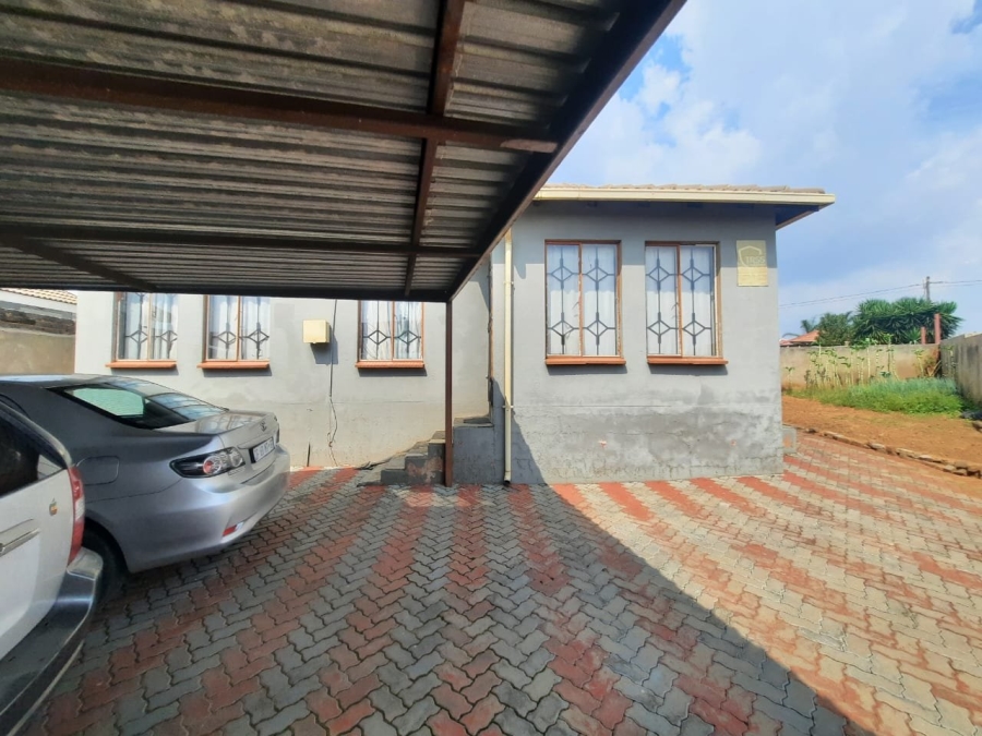 3 Bedroom Property for Sale in Clayville Gauteng
