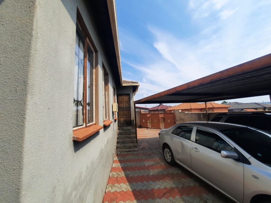 3 Bedroom Property for Sale in Clayville Gauteng