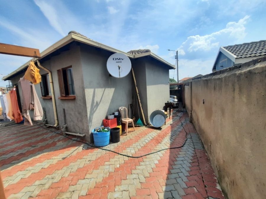 3 Bedroom Property for Sale in Clayville Gauteng