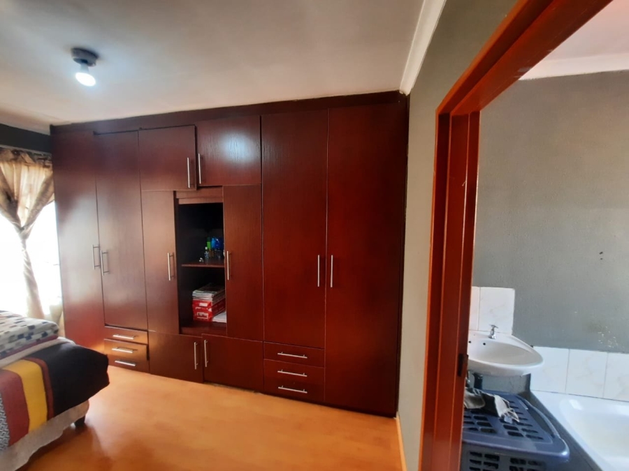 3 Bedroom Property for Sale in Clayville Gauteng