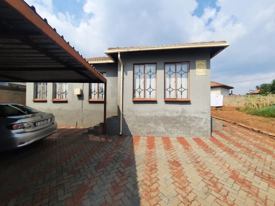 3 Bedroom Property for Sale in Clayville Gauteng