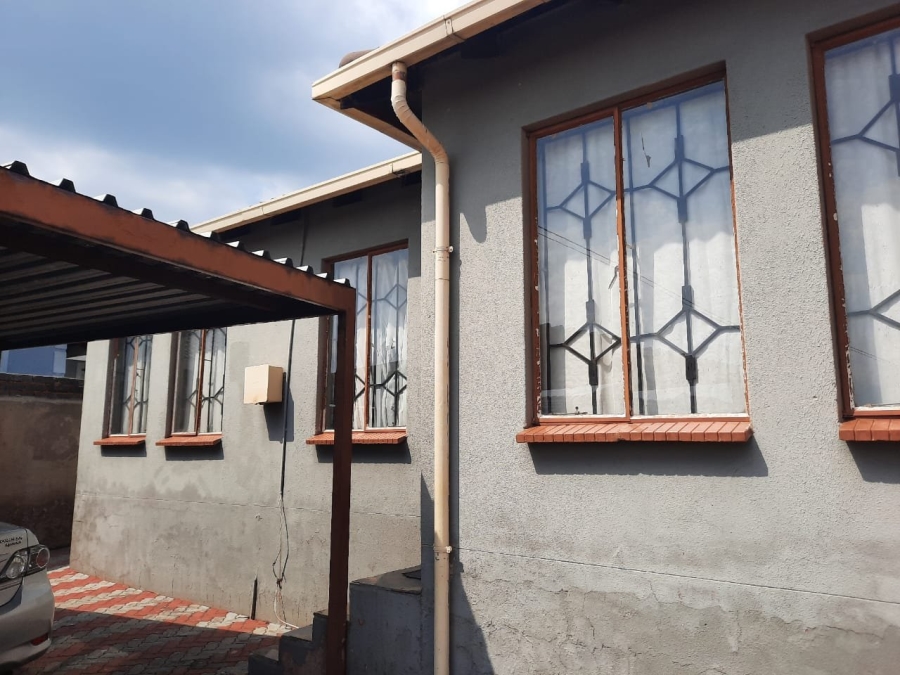 3 Bedroom Property for Sale in Clayville Gauteng
