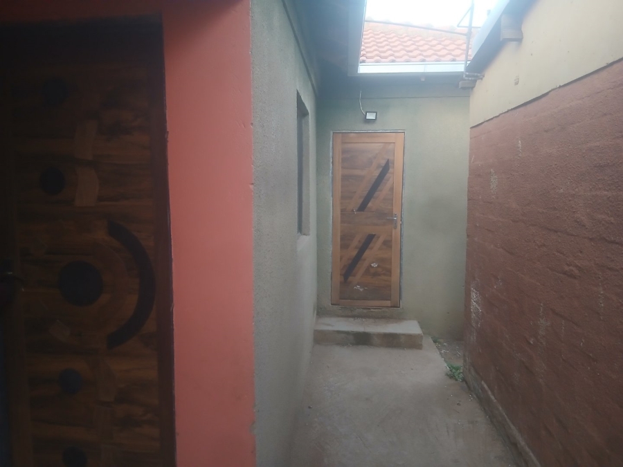  Bedroom Property for Sale in Mohlakeng Gauteng