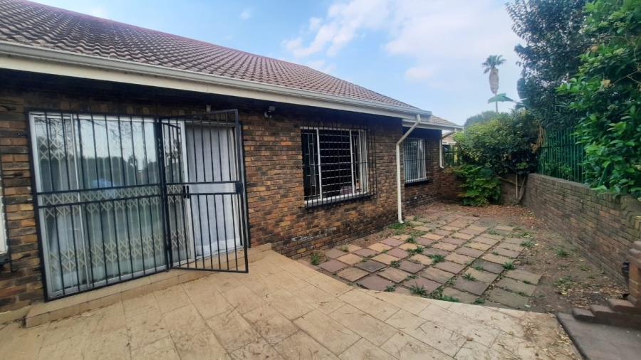 3 Bedroom Property for Sale in Birchleigh North Gauteng
