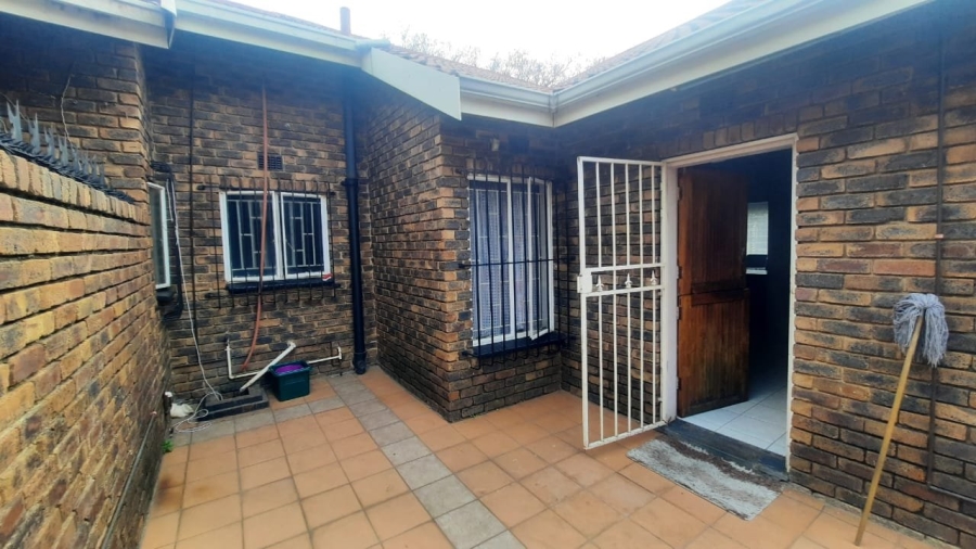 3 Bedroom Property for Sale in Birchleigh North Gauteng