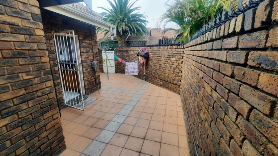 3 Bedroom Property for Sale in Birchleigh North Gauteng