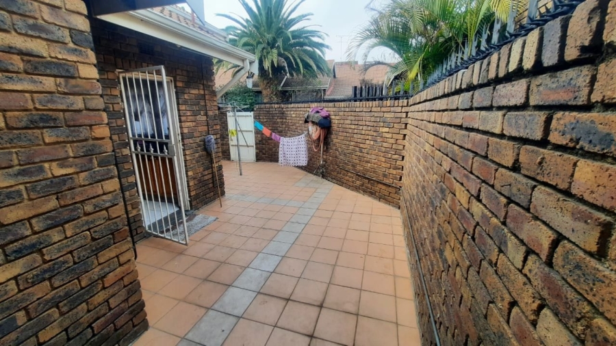 3 Bedroom Property for Sale in Birchleigh North Gauteng